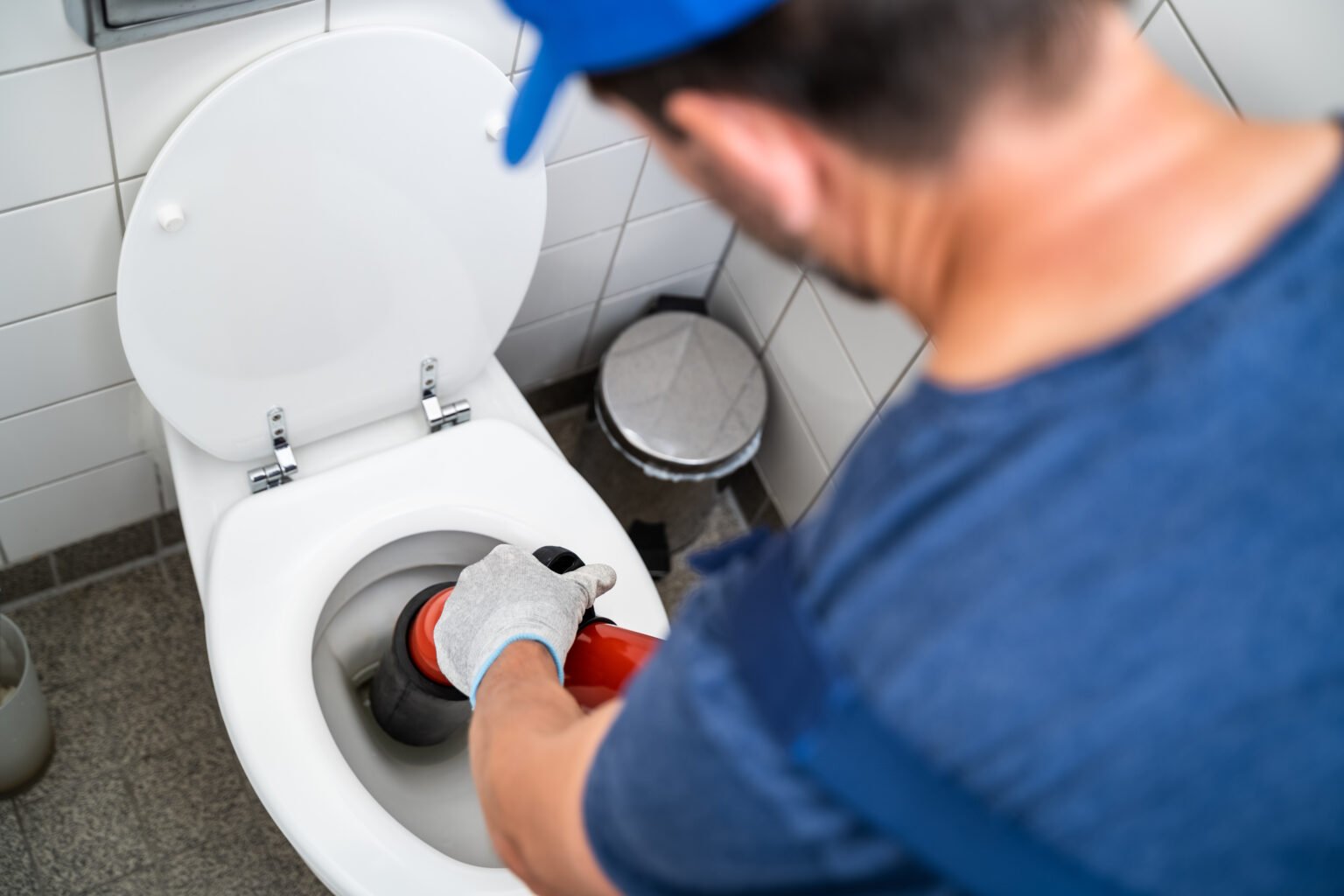 Toilettes rebouchées après le passage du technicien